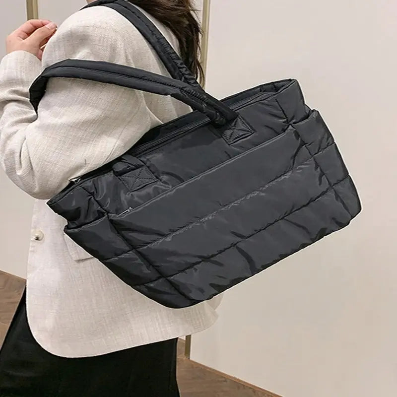 Bolso acolchado ligero para mujer – Vista adicional – Disponible en NQLN Store Venezuela