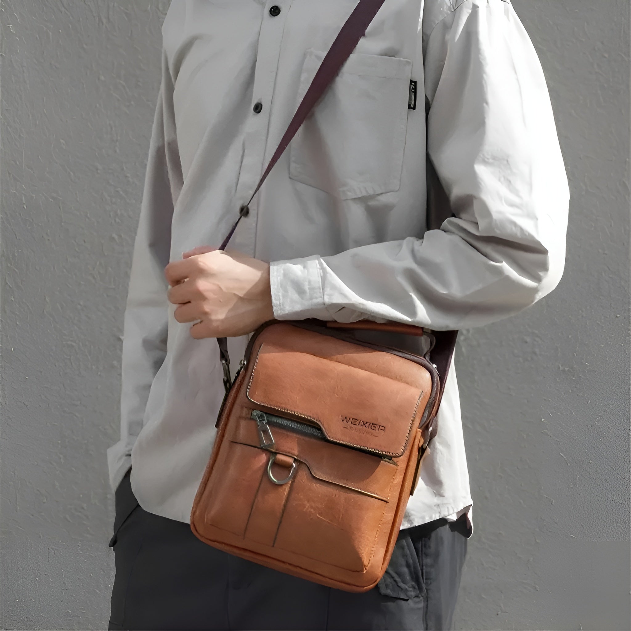 Bolso Bandolero de Cuero Sintético – Detalle y presentación – NQLN Store Venezuela