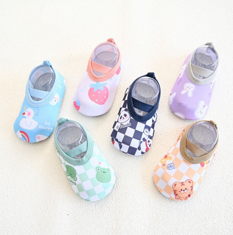 Zapatillas antideslizantes para niños y niñas – Detalle y presentación – NQLN Store Venezuela