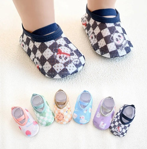 Zapatillas antideslizantes para niños y niñas – Disponible en NQLN Store con envío gratis desde $20