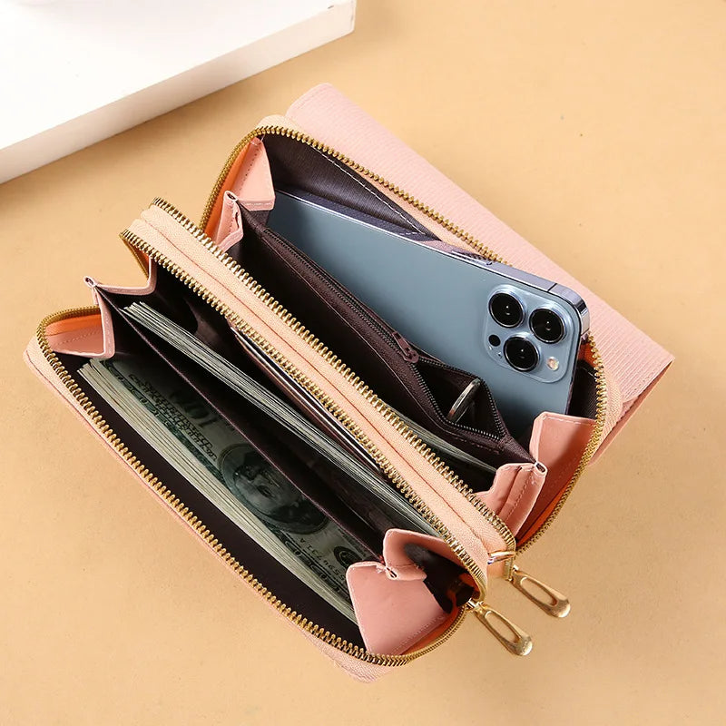 Cartera pequena de piel sintetica para mujer – Vista adicional – Disponible en NQLN Store Venezuela