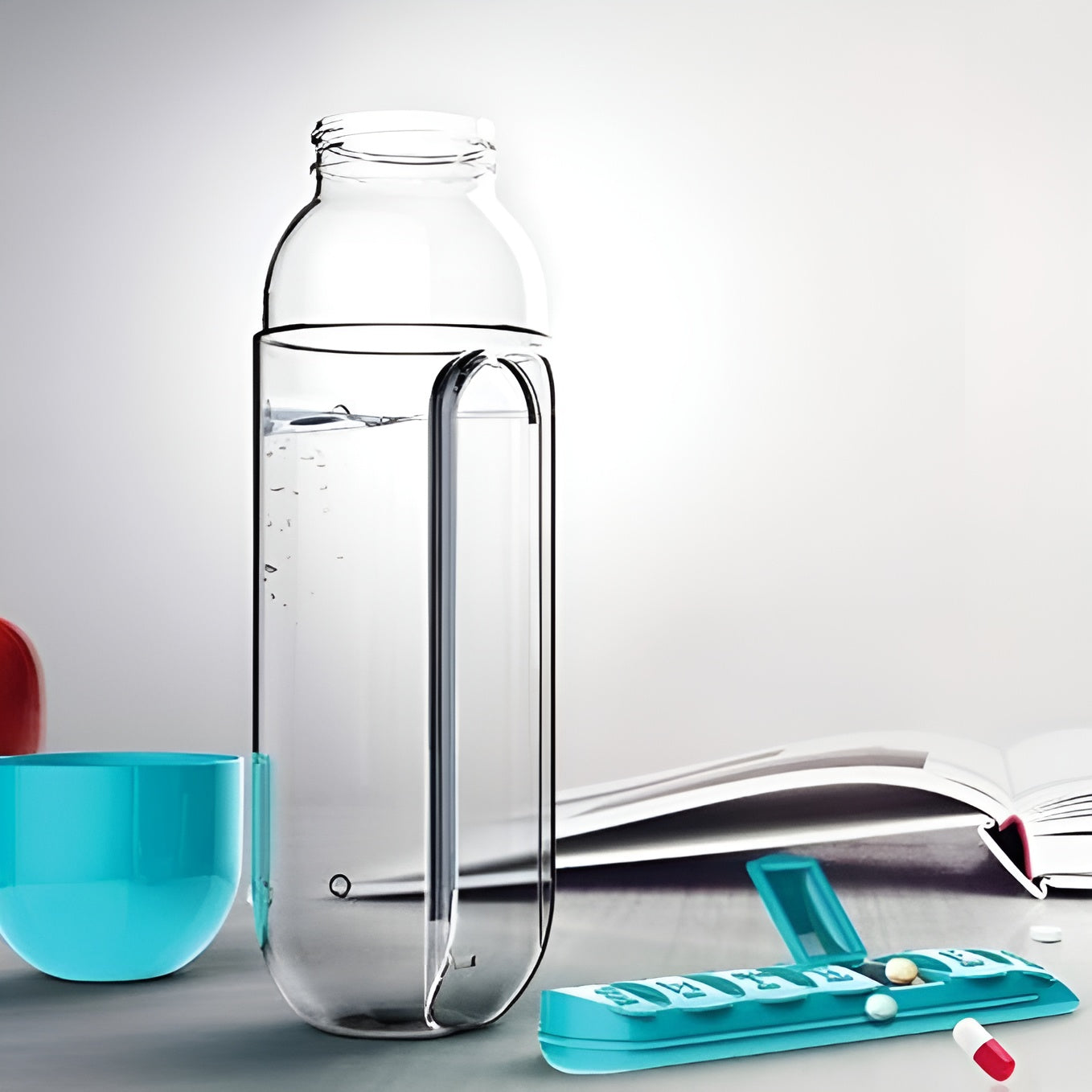 Botella de agua de 600 ml con Pastillero – Detalle de calidad y acabado – NQLN Store