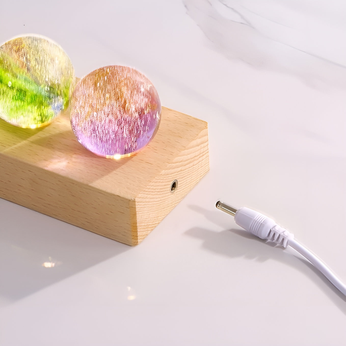 Bolas de galaxia con base de madera y luz LED – Comprar al mejor precio en NQLN Store Venezuela
