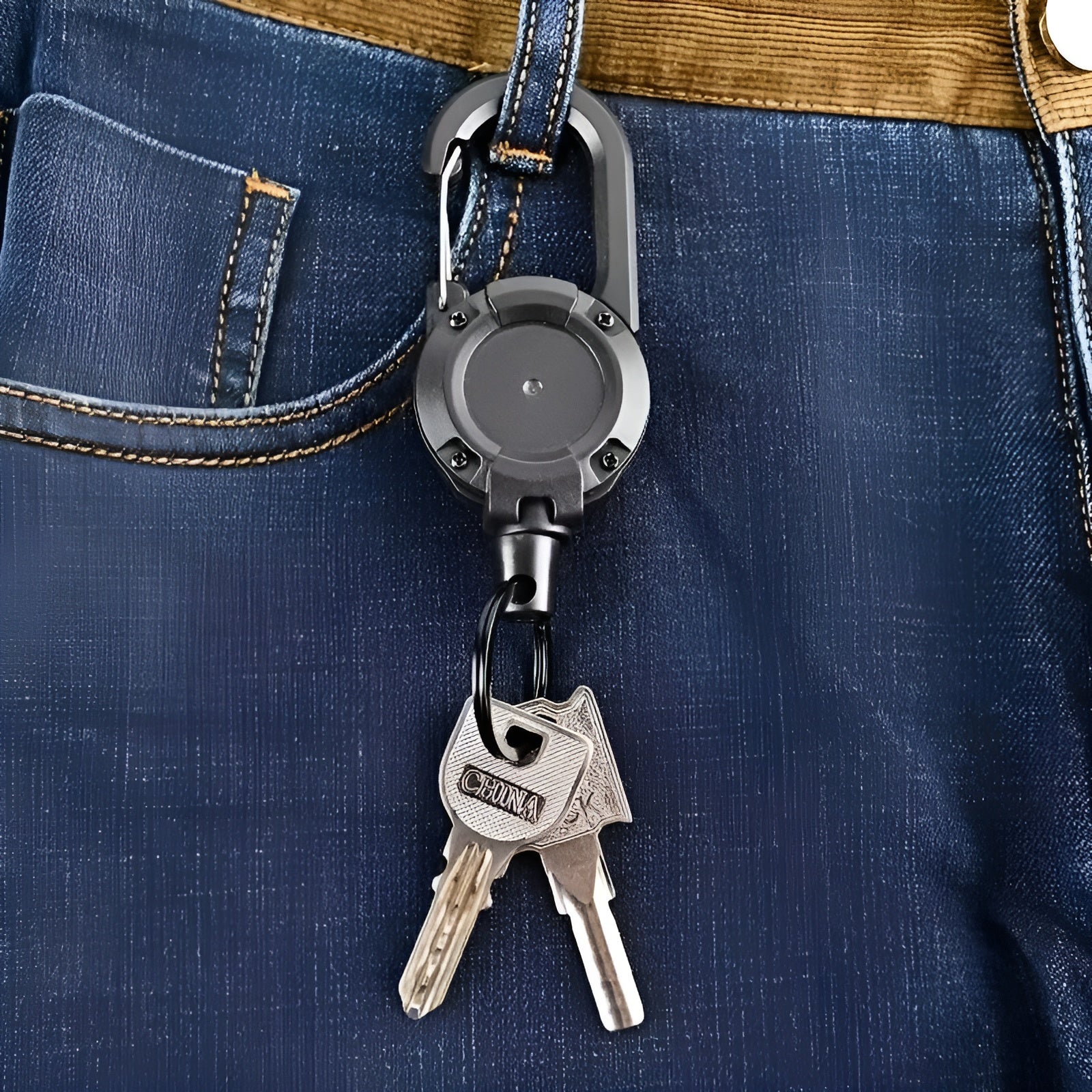 Llavero retráctil – Vista de cerca del producto – NQLN Store