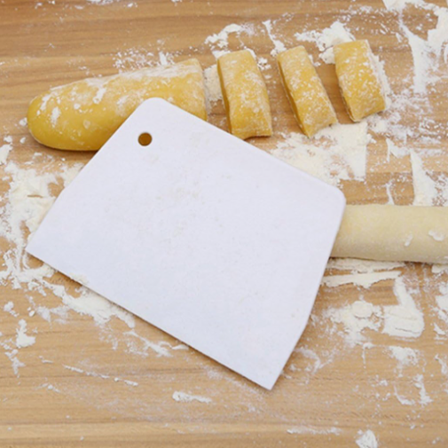Raspador de masa de plástico – Detalle y presentación – NQLN Store Venezuela