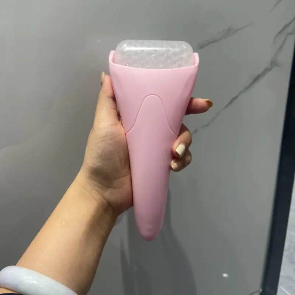 Rodillo de hielo para masaje facial – Vista adicional – Disponible en NQLN Store Venezuela