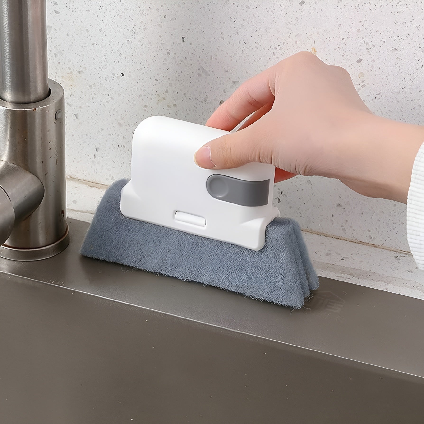 Cepillo de Limpieza para Ranuras de Ventanas – Vista de cerca del producto – NQLN Store