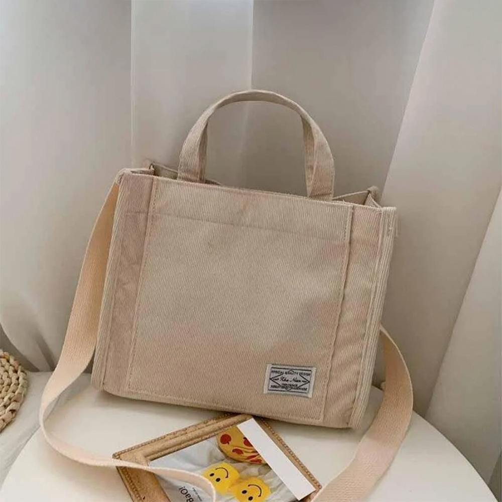 Bolso cuadrado pequeño de poliester para ninas – Disponible en NQLN Store con envío gratis desde $20