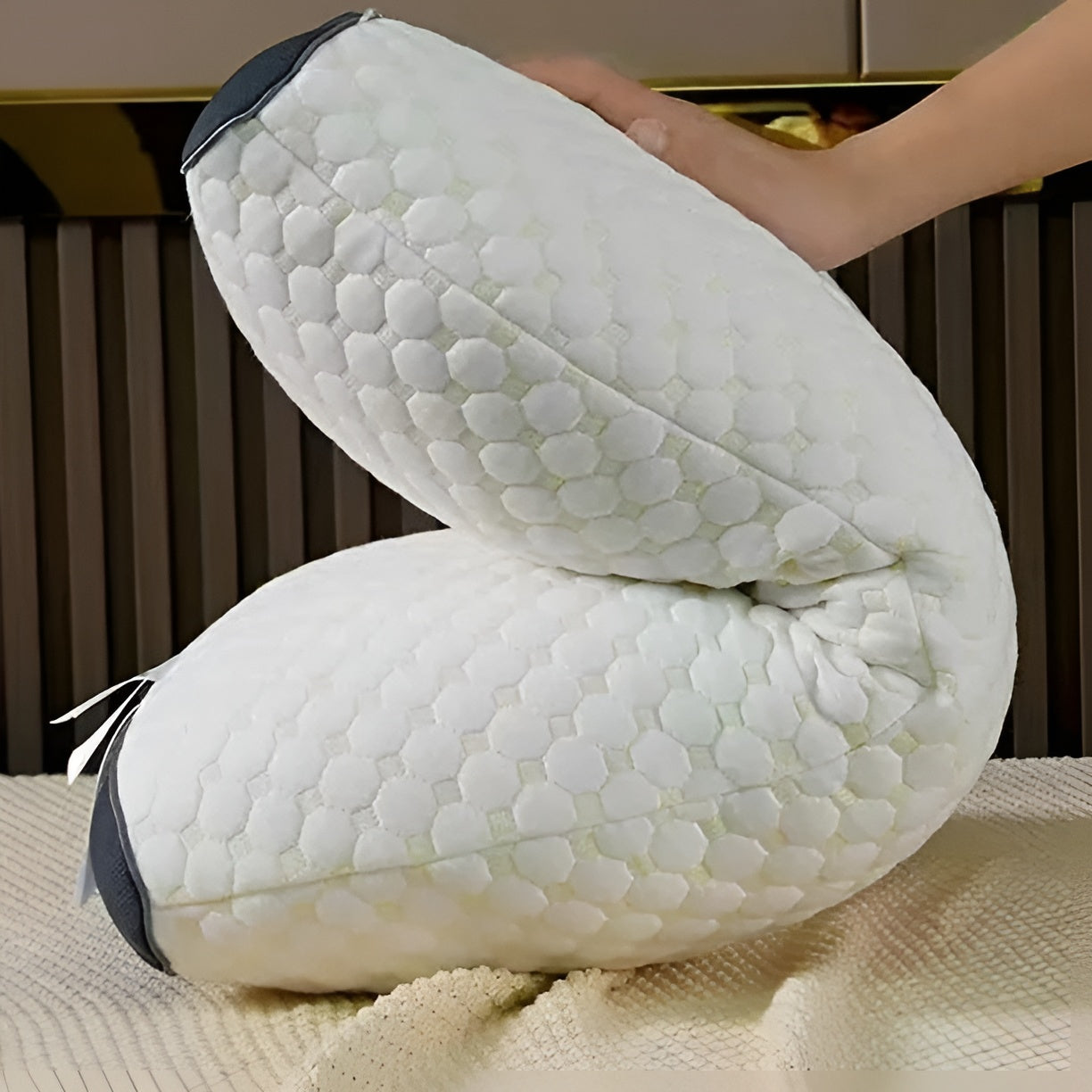 Almohada de apoyo para aliviar el dolor de cuello – Vista de cerca del producto – NQLN Store