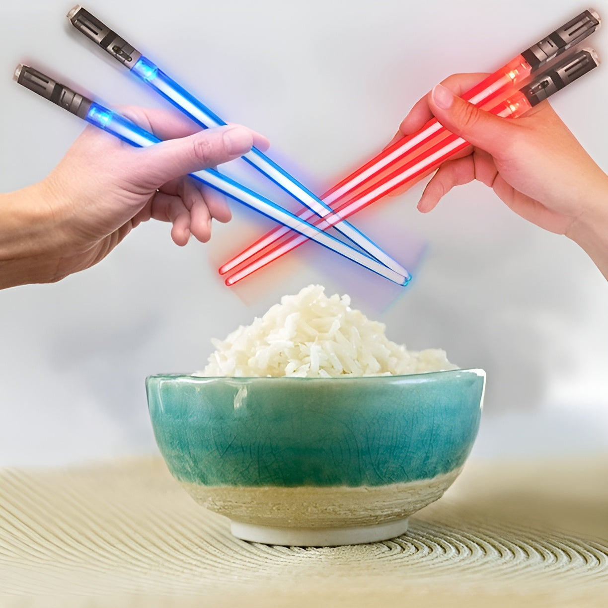 Palillos chinos LED para sushi color azul – Vista de cerca del producto – NQLN Store
