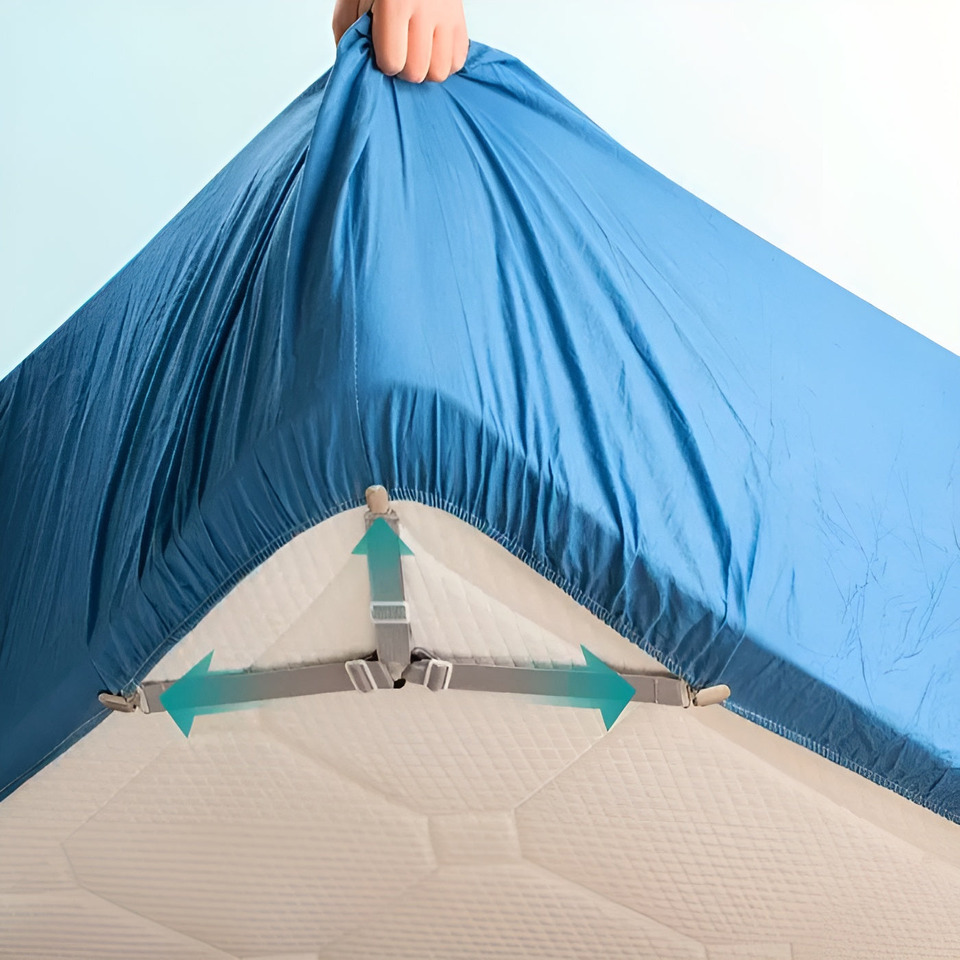 Fijadores triangulares para sábanas  (Pack de 4) para cama – Vista adicional – Disponible en NQLN Store Venezuela