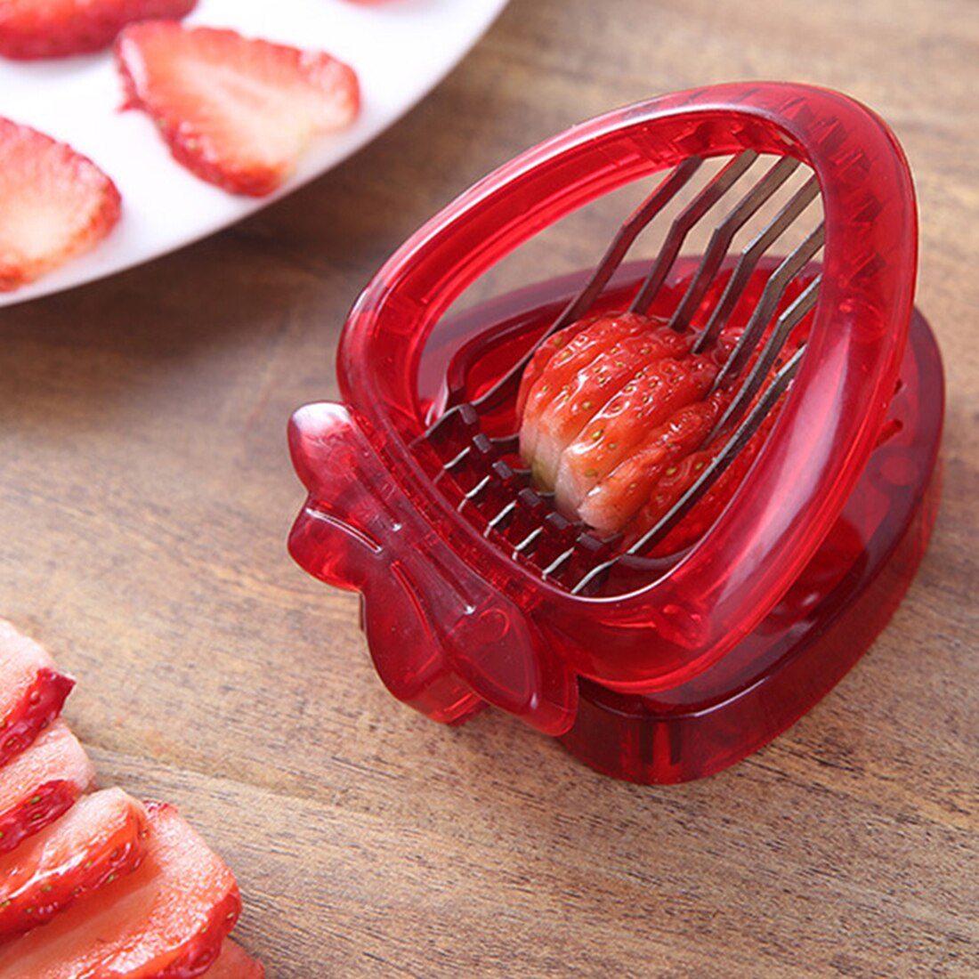 Cortador de fresas de acero inoxidable – Vista adicional – Disponible en NQLN Store Venezuela