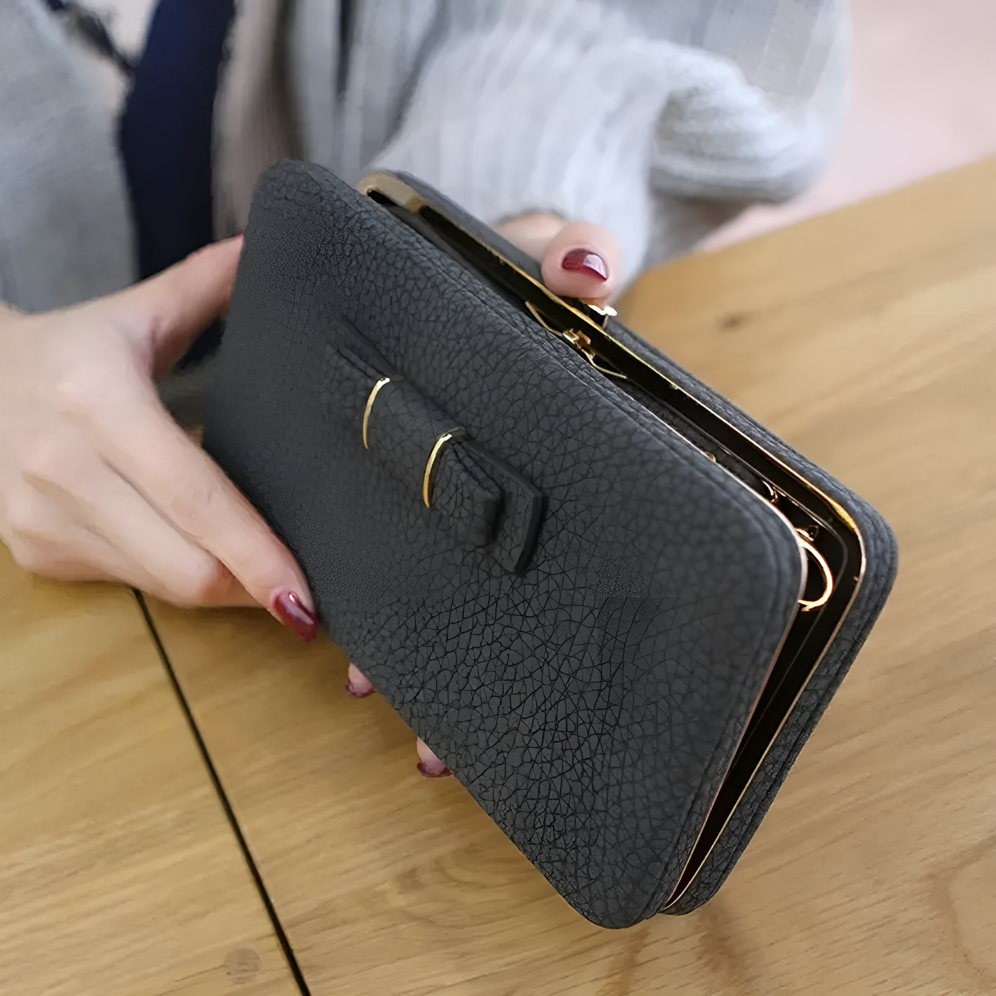 Cartera de semicuero con cremallera para mujer – Comprar en Caracas, Margarita y toda Venezuela – NQLN Store